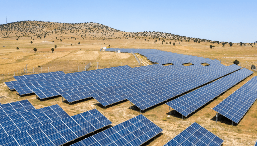 paneles solares grandes en terreno rural fotovoltaica ingnova